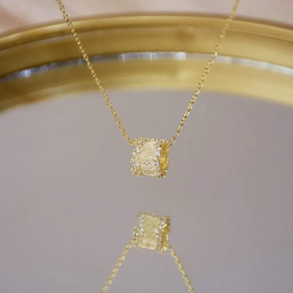 NEW 14k Gold Plated Round Diamond Geometric Textured Pendant Necklace